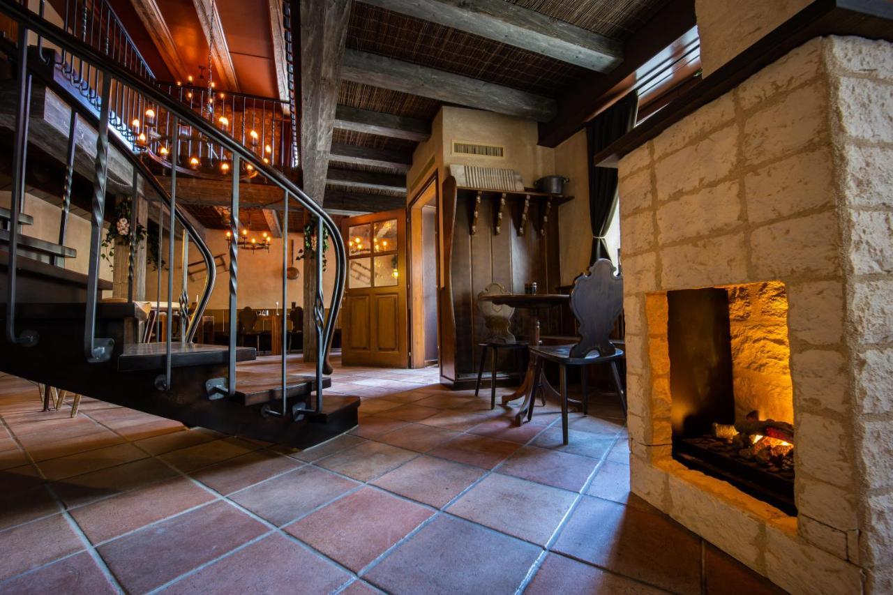 Peanut Medieval Lodge Saint-Ursanne Exterior photo
